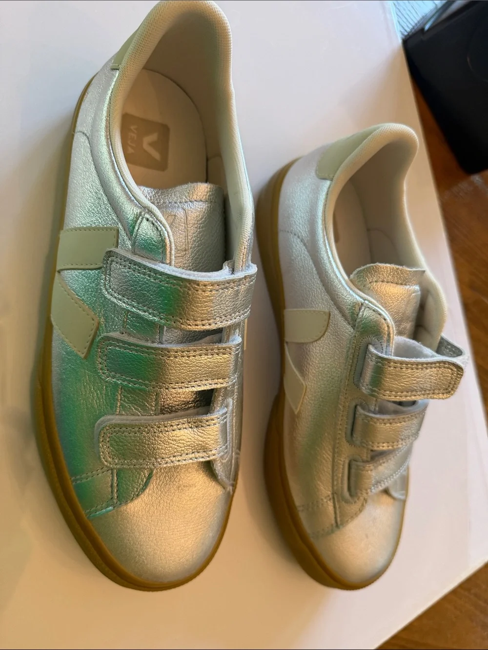 NWOB Veja Recife Silver Women Velcro sneakers 41/US 10